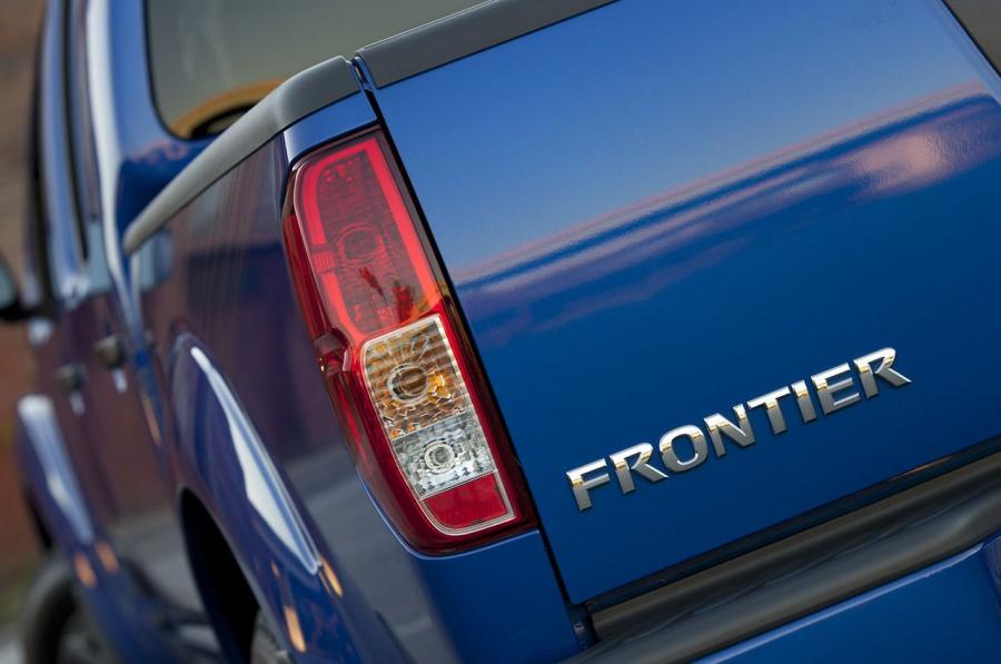  Nissan Frontier Crew Cab 4x4 2012 года  (фото 26 из 30)